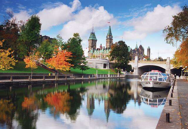 Rideau-Canal-and-Parliament-Hill-in-the-fall_LOW