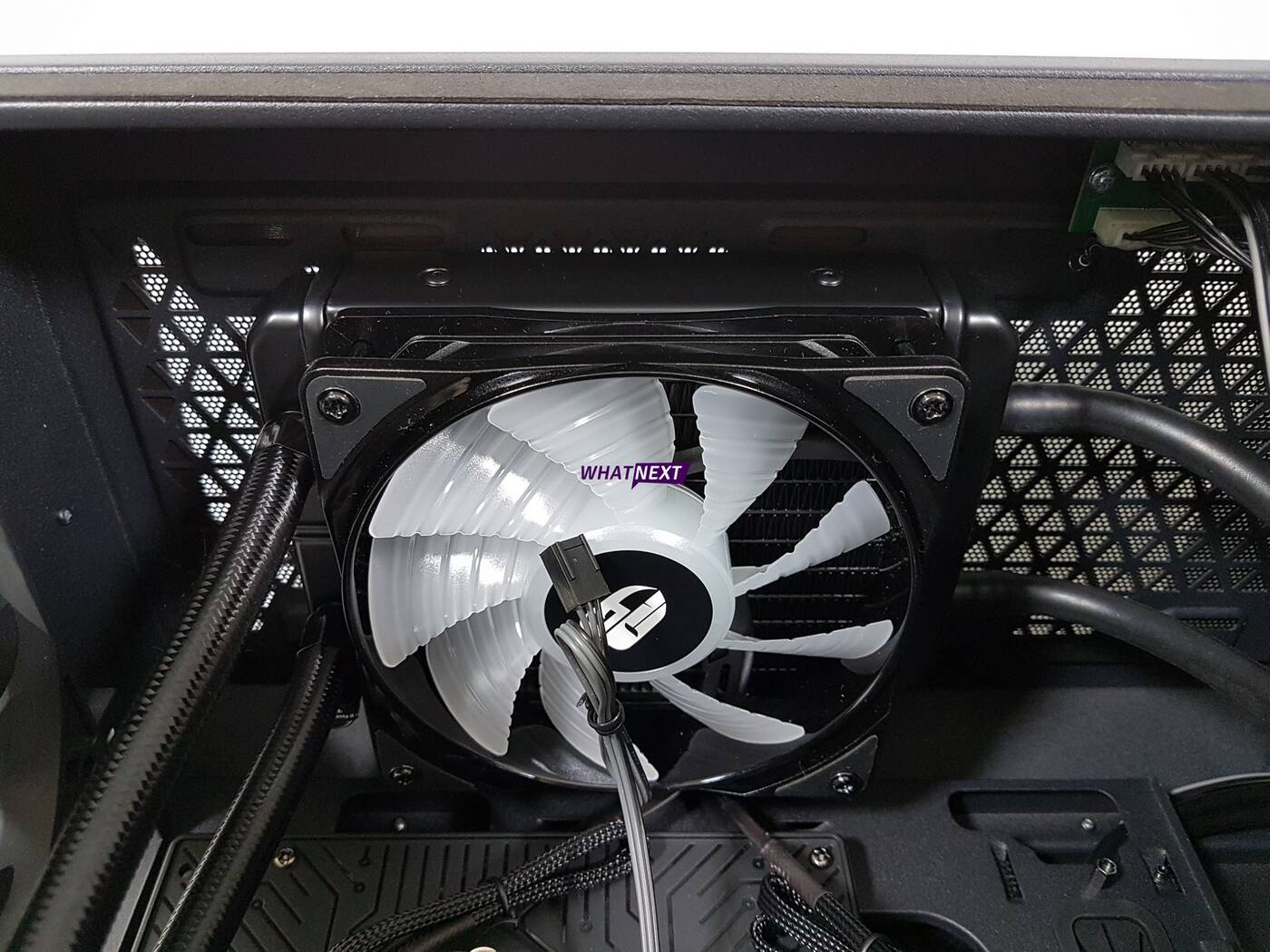 Test obudowy z wbudowanym chłodzeniem: Deepcool GamerStorm Baronkase Liquid