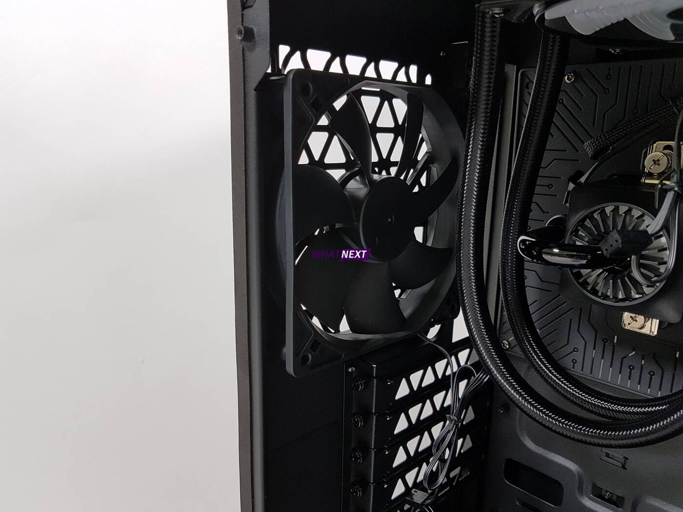 Test obudowy z wbudowanym chłodzeniem: Deepcool GamerStorm Baronkase Liquid