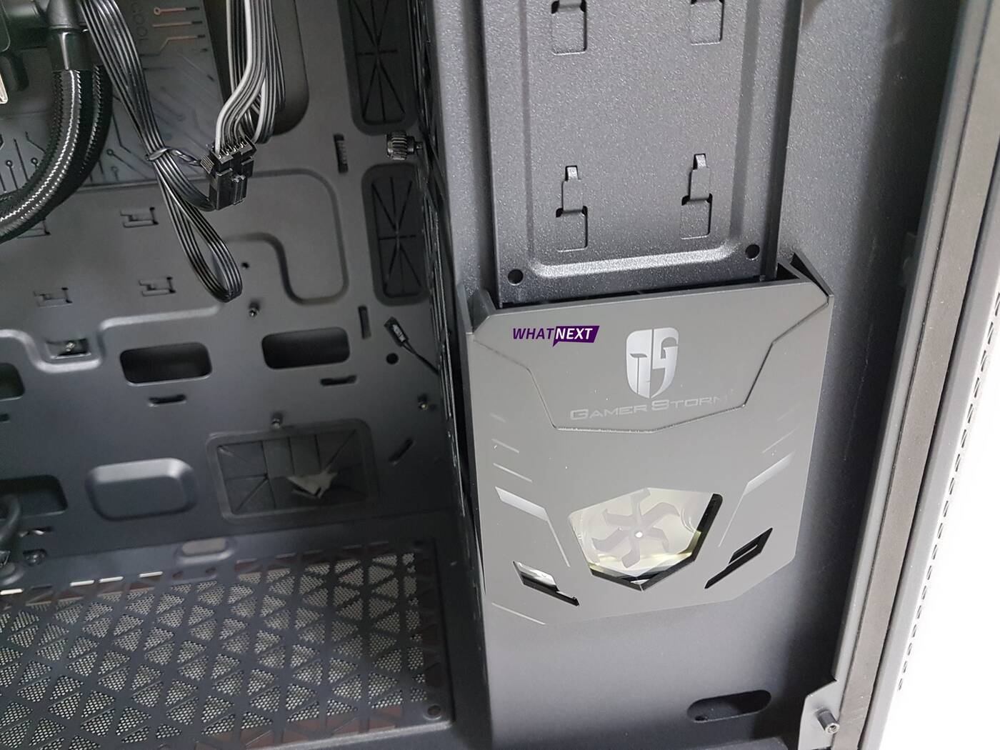 Test obudowy z wbudowanym chłodzeniem: Deepcool GamerStorm Baronkase Liquid