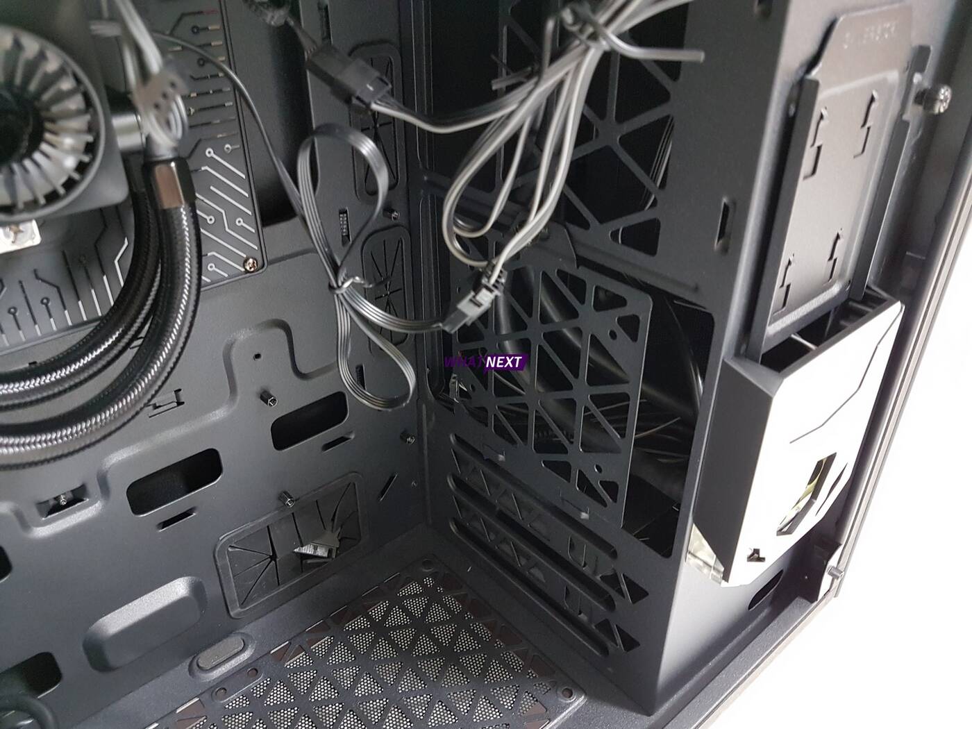 Test obudowy z wbudowanym chłodzeniem: Deepcool GamerStorm Baronkase Liquid