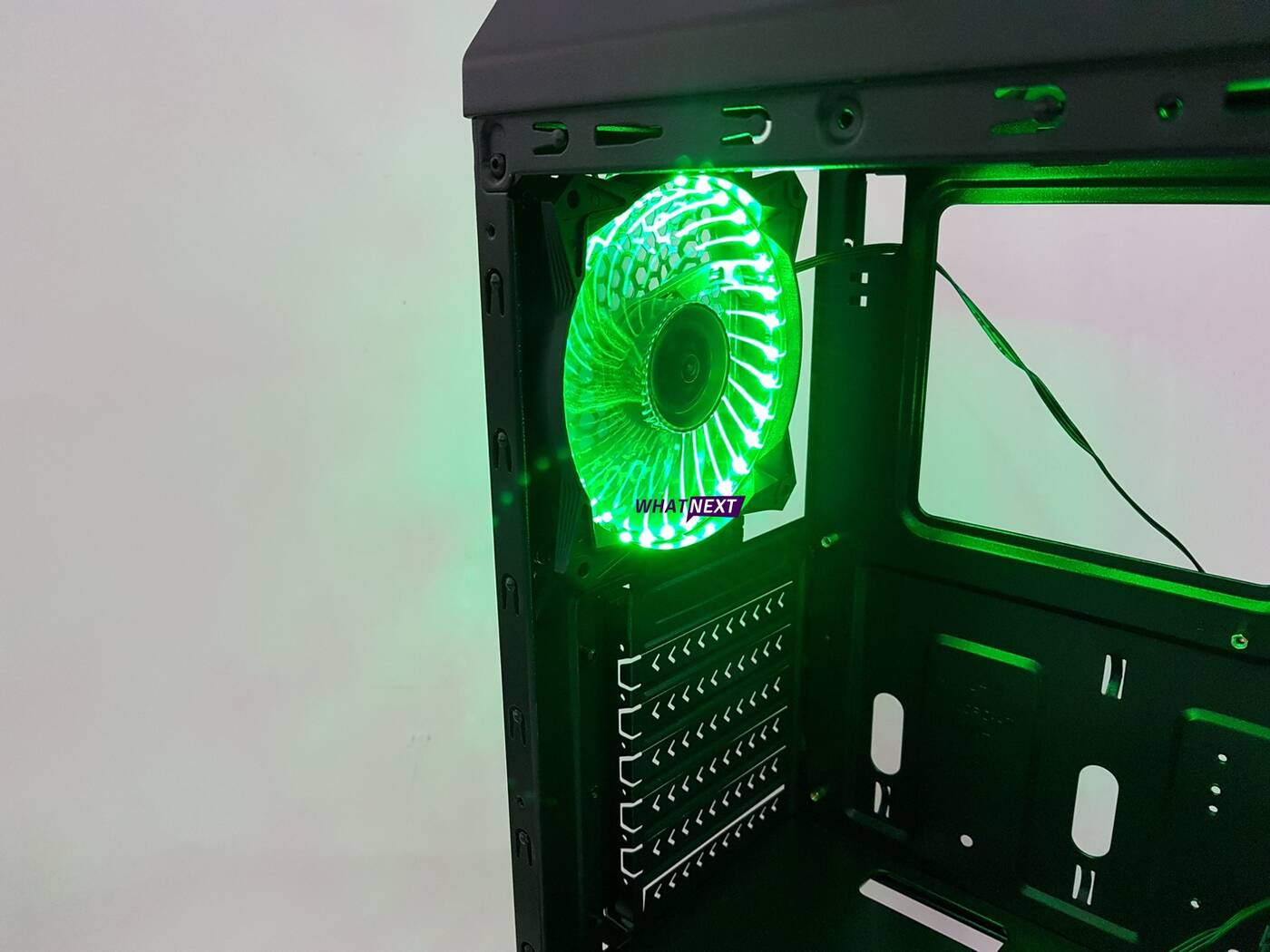 Test obudowy Genesis Titan 800