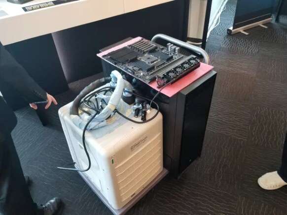 28-rdzeniowy procesor Intela był chłodzony... przemysłową chłodziarką