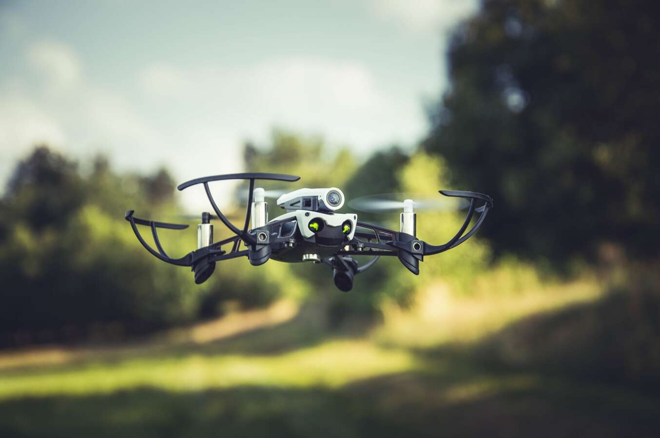 Ujawniono nowe globalne standardy dotyczące dronów