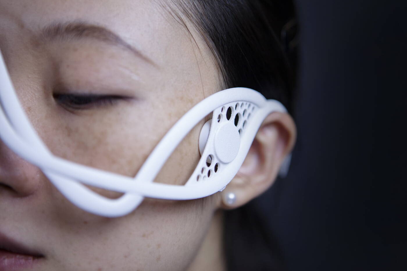 Oto maska, która wpływa na nastrój człowieka... a nawet jego popęd seksualny