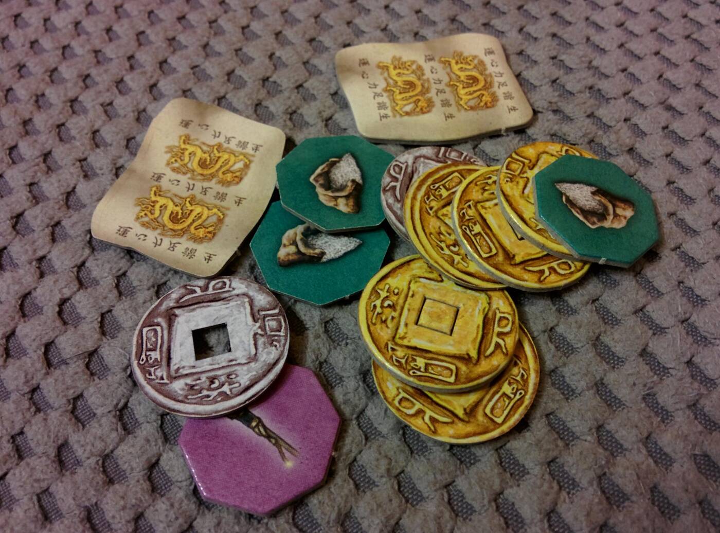 W Roku Smoka znaczniki