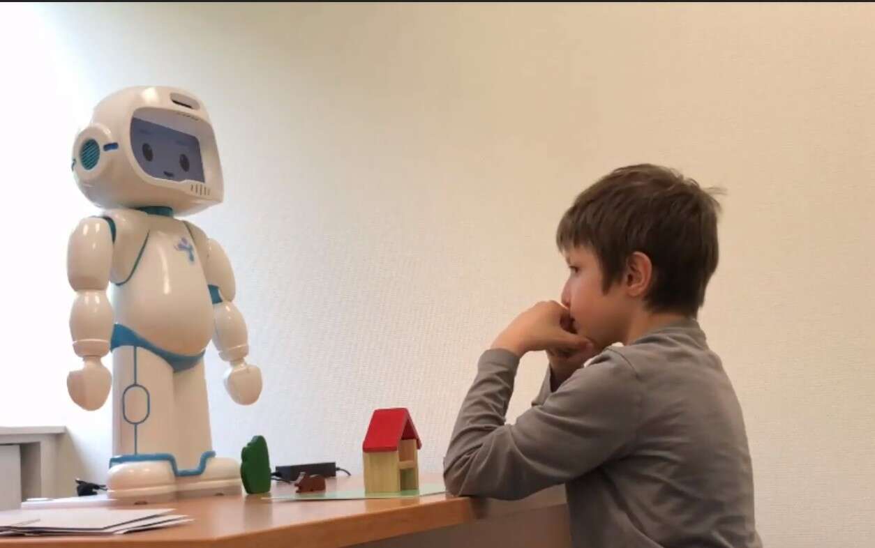 QTrobot, badania, LuxAI, robot, autyzm, RO-TOX,AI,