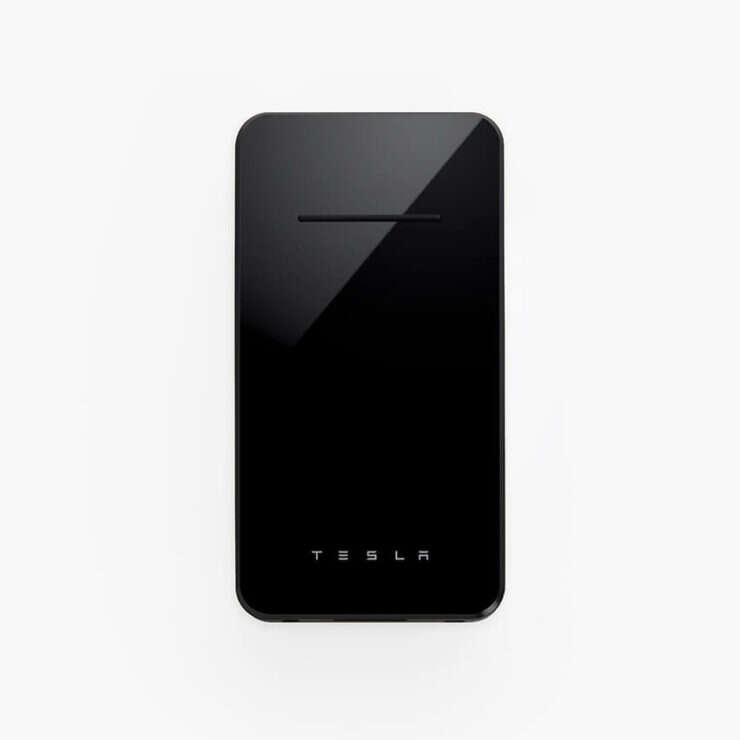 Tesla prezentuje powerbank - urządzenie przybliżające nas do premiery smartfona