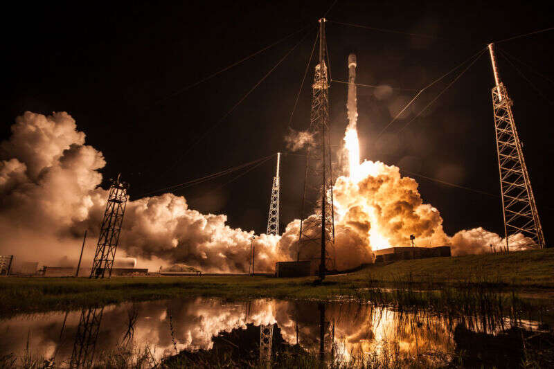 Spacex dostarczy satelitę