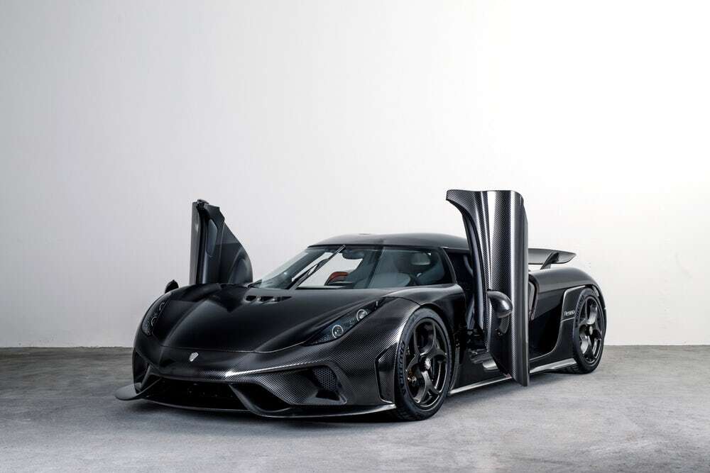 KNC Regera w wydaniu z surowego włókna węglowego