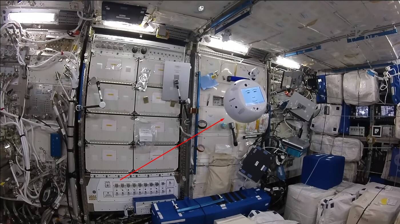 Jak napędzany SI robot Cimon radzi sobie na Międzynarodowej Stacji Kosmicznej?