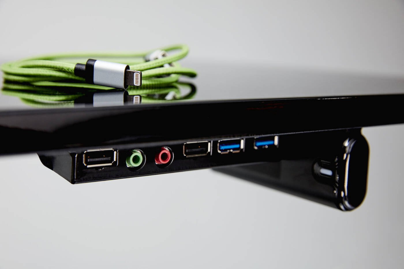 SmartDesk to gamingowe biurko do potęgi