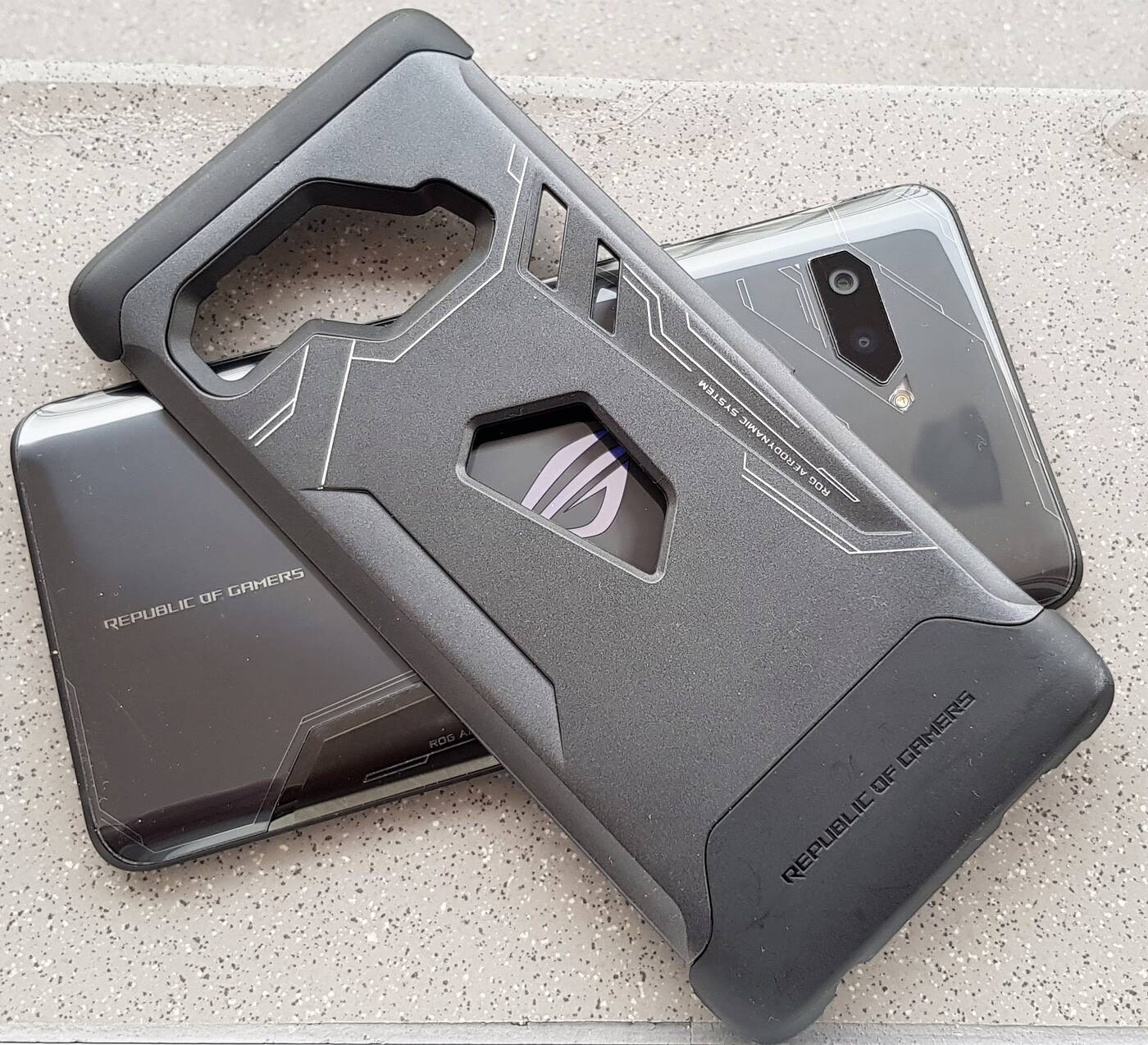 Przeglądamy akcesoria do Asus ROG Phone