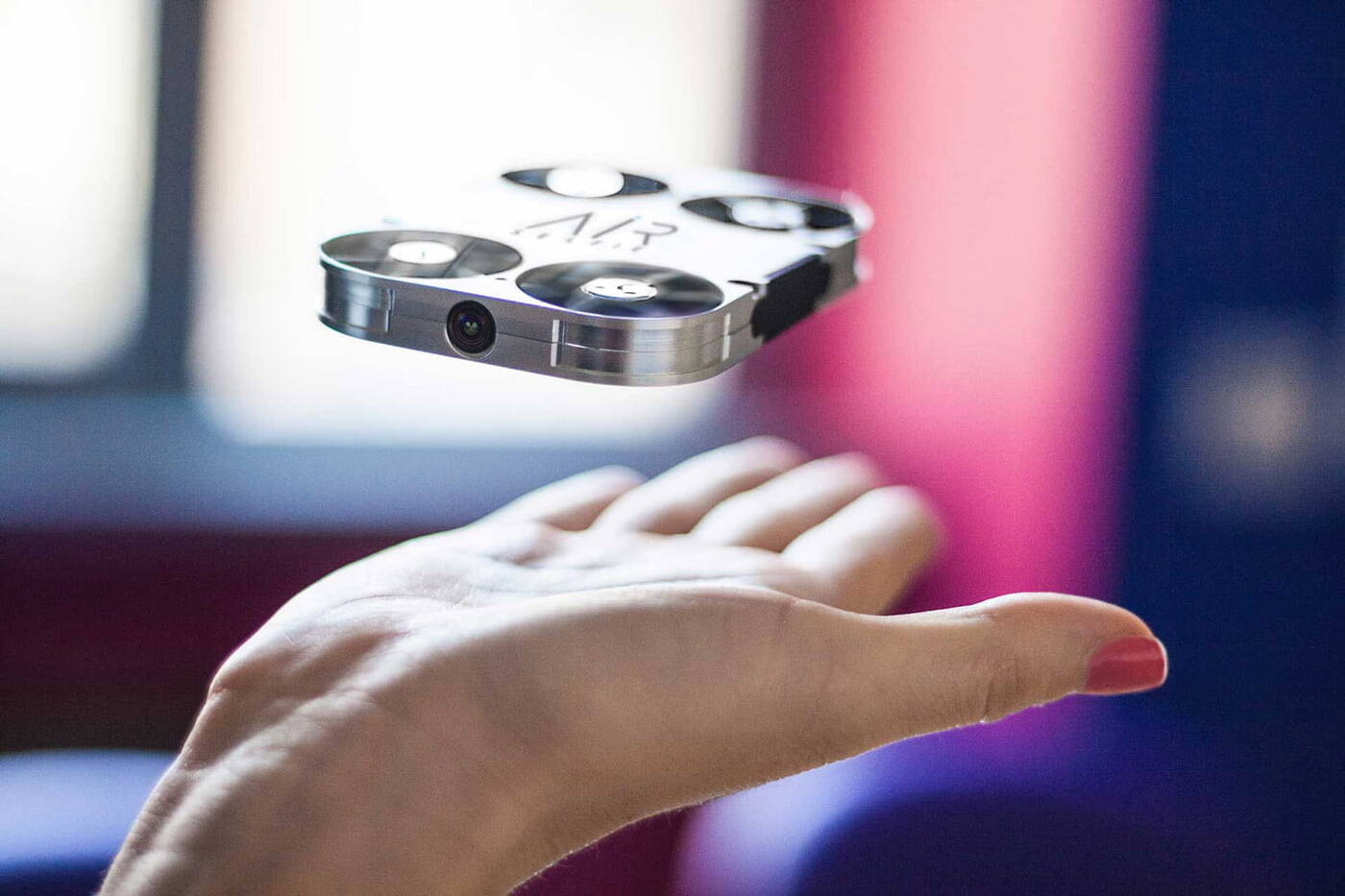 Trzy nowe drony kieszonkowe z kamerami od AirSelfie