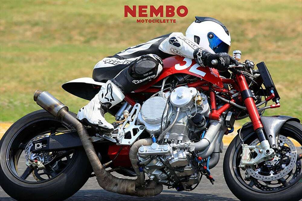Włoski motocykl Nembo 32 z odwróconym do góry nogami silnikiem