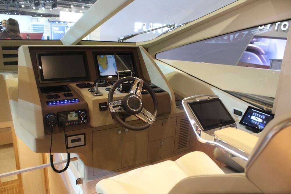 Czym jacht Adonis zasłużył sobie na występ na targach CES?