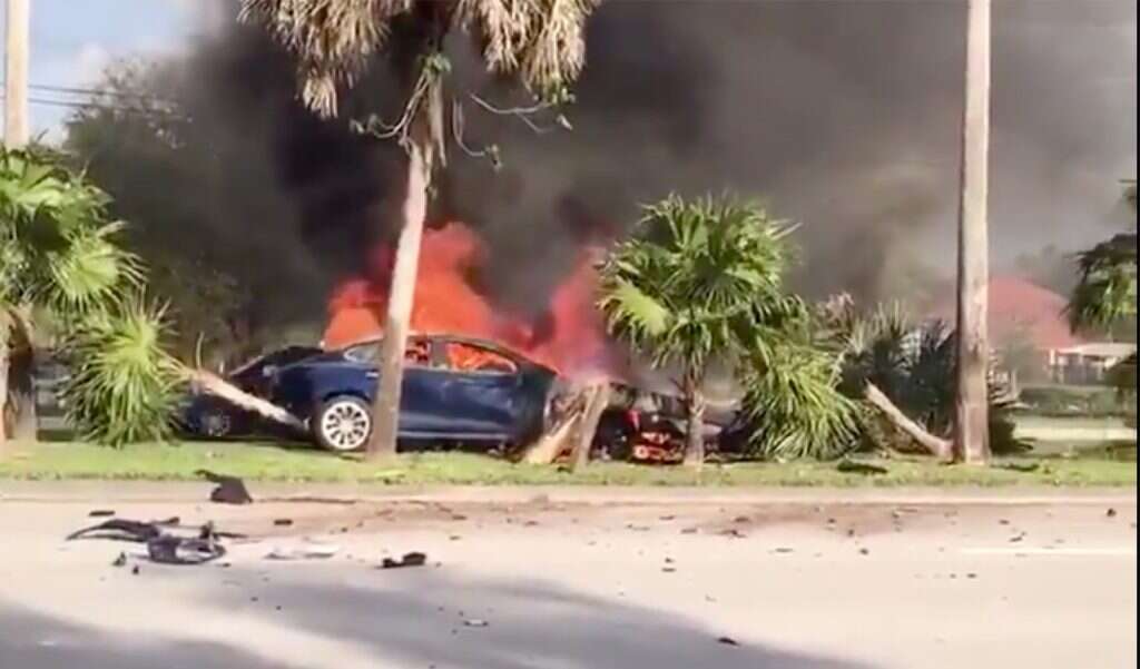 Kierowca Tesla Model S zginął w płomieniach przez wadę egzemplarza