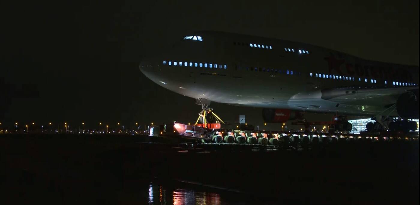 Olbrzymi Boeing 747-400 zakończył swoją ostatnią podróż po autostradzie