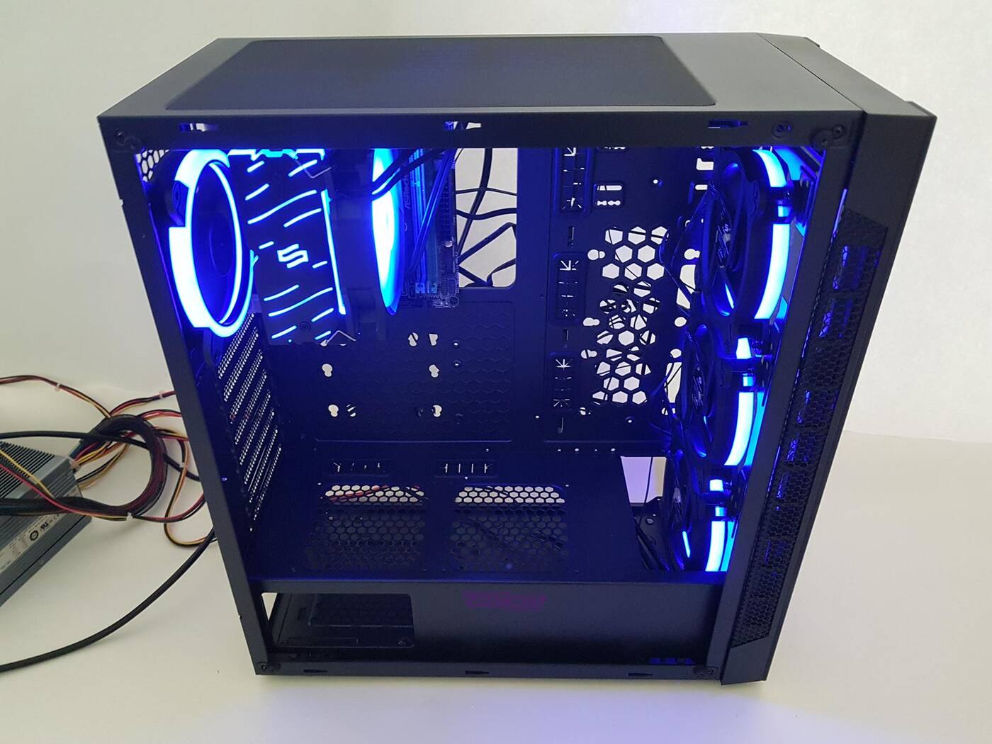 Test obudowy SilentiumPC AR5X TG RGB