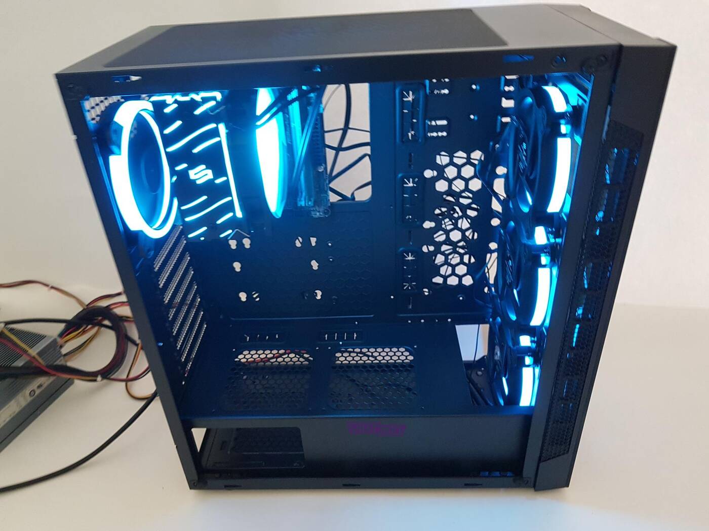 Test obudowy SilentiumPC AR5X TG RGB