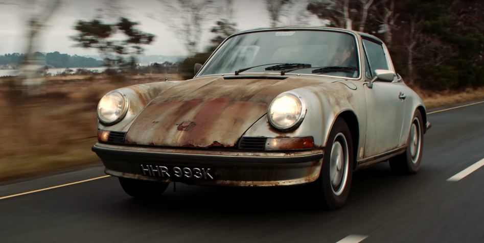 Ten egzemplarz Porsche 911 Targa z 1972 roku wygląda świetnie nawet skąpany w rdzy