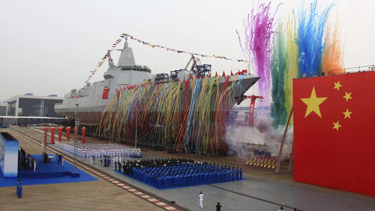 Najnowszy niszczyciel Chin Type 055 Nanchang pojawił się publicznie
