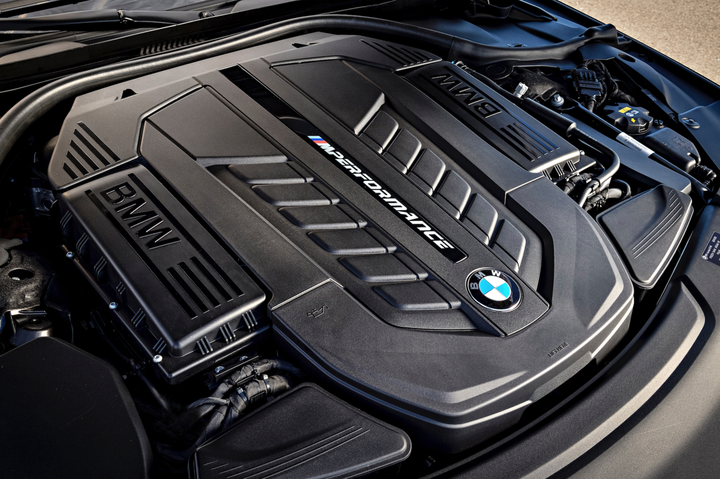 Obecny silnik V12 zostanie z BMW przynajmniej do 2023 roku