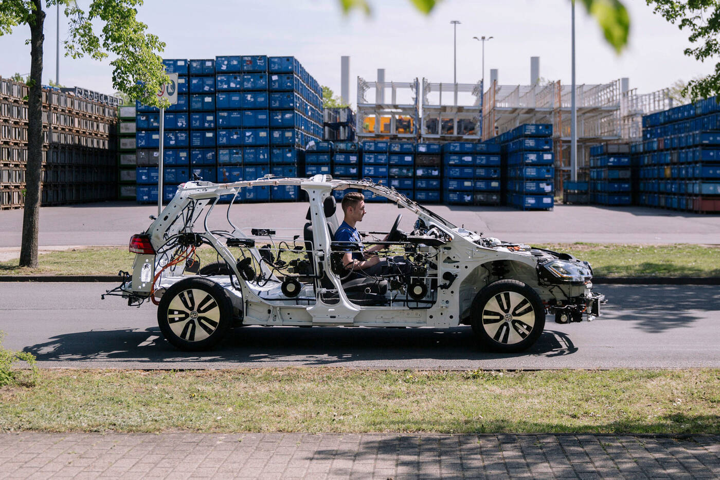 Szkielet elektrycznego samochodu eGon od Volkswagena działa... i uczy!