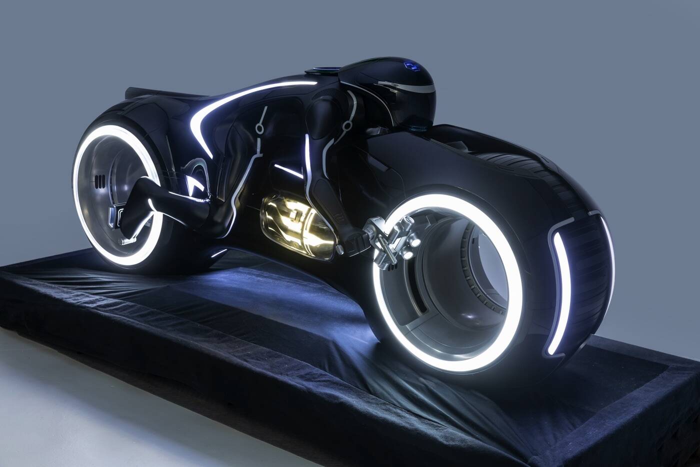 Mieszana rzeczywistość z HoloLens napędzi wystawę futurystycznych pojazdów z filmów i gier