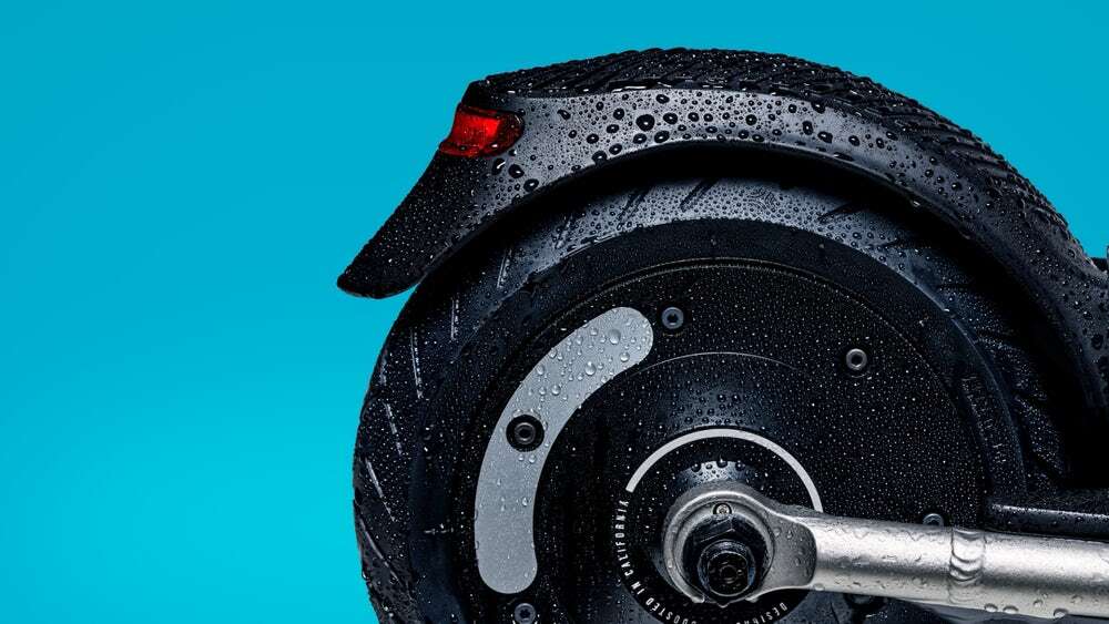 Rev pierwszą hulajnogą elektryczną w ofercie Boosted