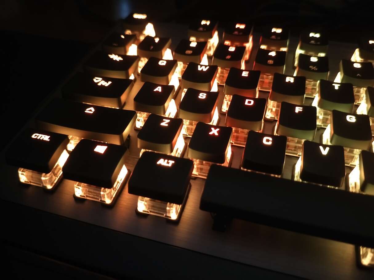 Test klawiatury Roccat Vulcan 120 AIMO z przełącznikami Titan