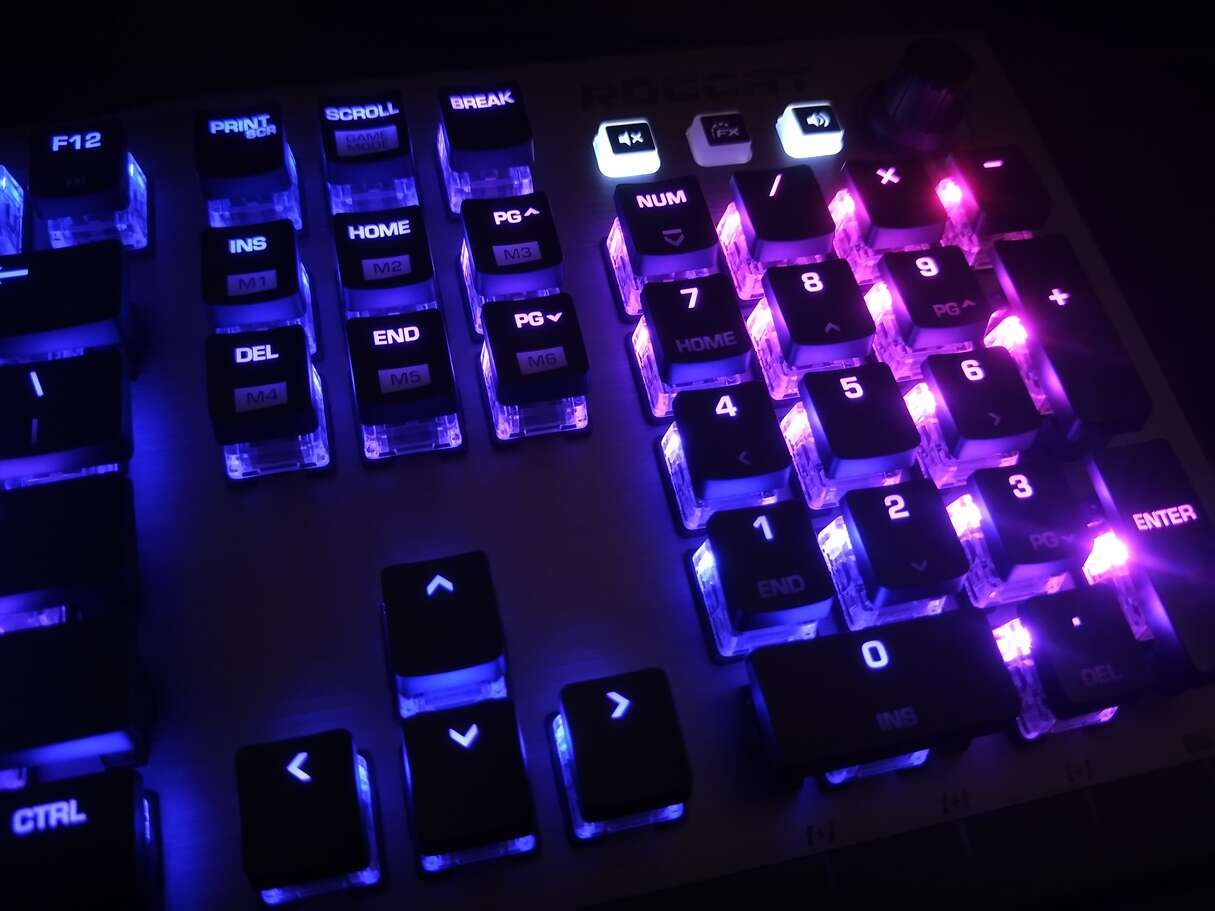 Test klawiatury Roccat Vulcan 120 AIMO z przełącznikami Titan