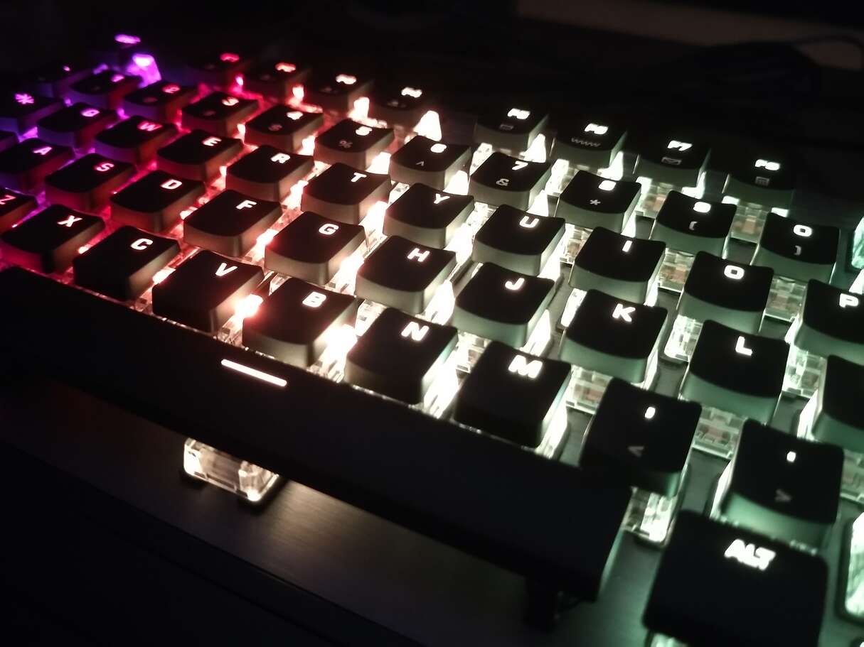 Test klawiatury Roccat Vulcan 120 AIMO z przełącznikami Titan