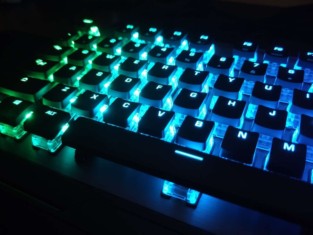 Test klawiatury Roccat Vulcan 120 AIMO z przełącznikami Titan