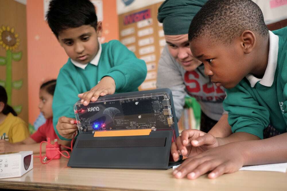 Kano przygotował edukacyjnego Kano PC we współpracy z Microsoftem