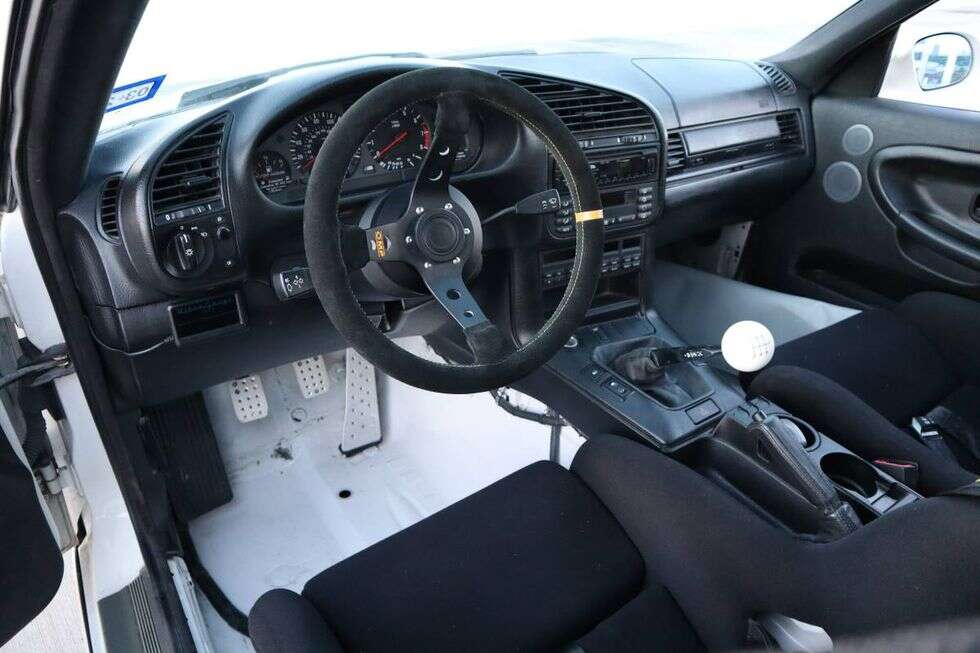 Właściciel tego zmodernizowanego BMW E36 M3 z V8 sprzedaje go za pół ceny