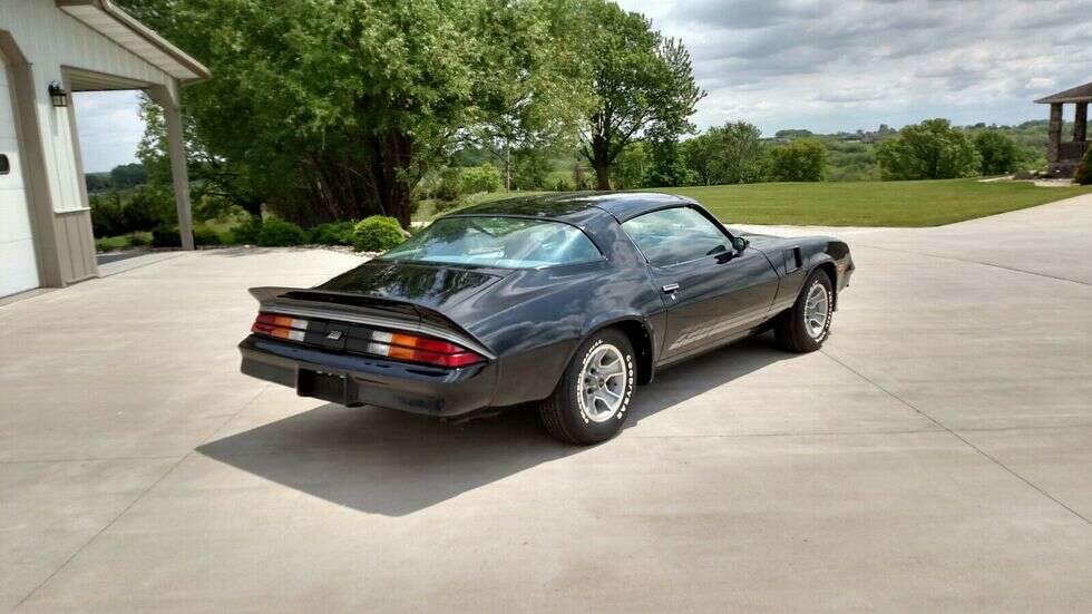 Camaro Z28 z 1981 roku trafił na sprzedaż z 85 kilometrami na liczniku