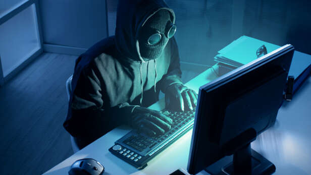 Hakerzy są bardziej niebezpieczni, niż broń nuklearna