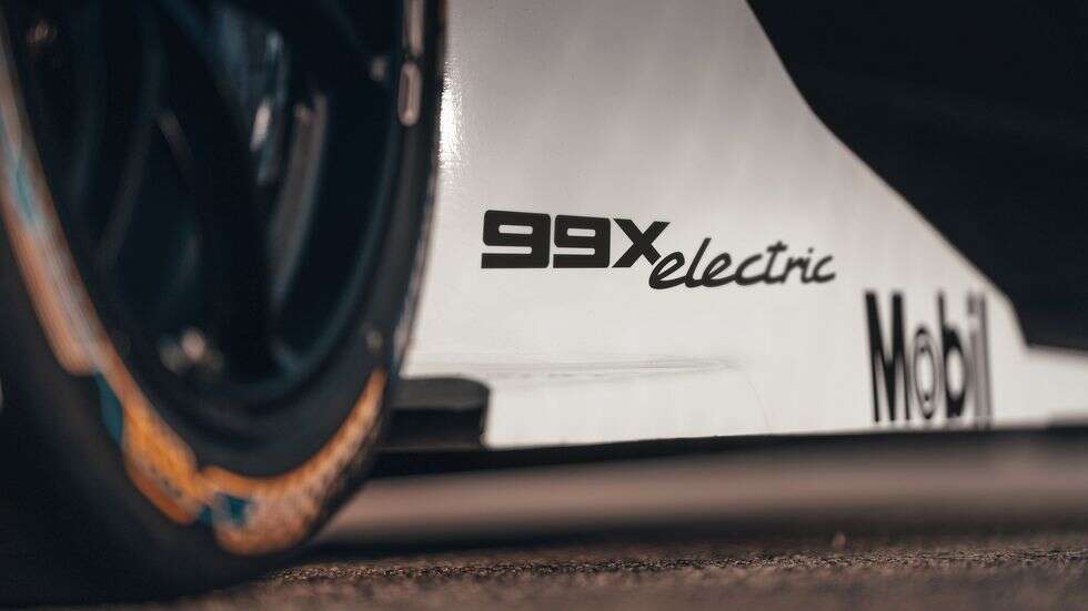 Pierwszy wyścigowy samochód elektryczny Porsche 99X do Formuły E