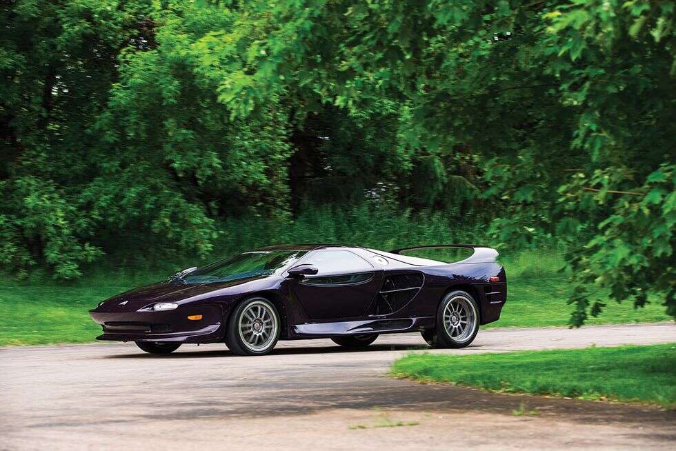 Jeden z siedemnastu egzemplarzy Vector M12 trafi na sprzedaż