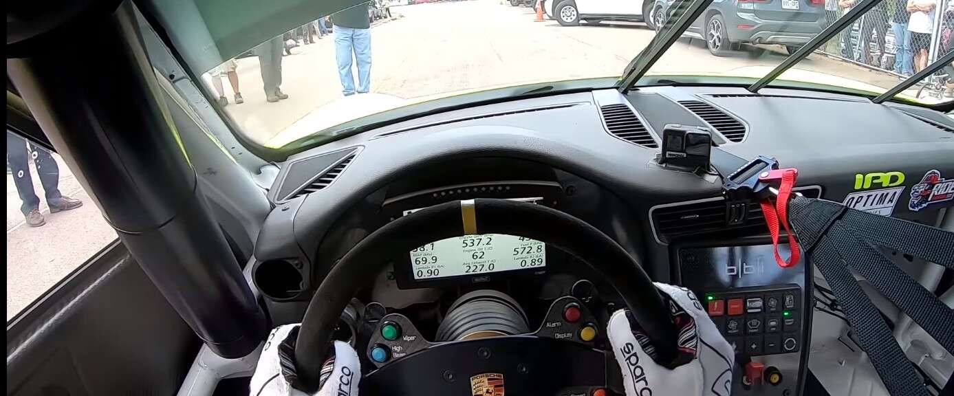 Zawitajcie do kabiny 900-konnego Porsche 911 GT3 Cup na Pikes Peak