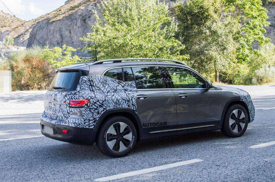 Elektryczny kompaktowy SUV EQB Mercedes-Benz trafił na drogi