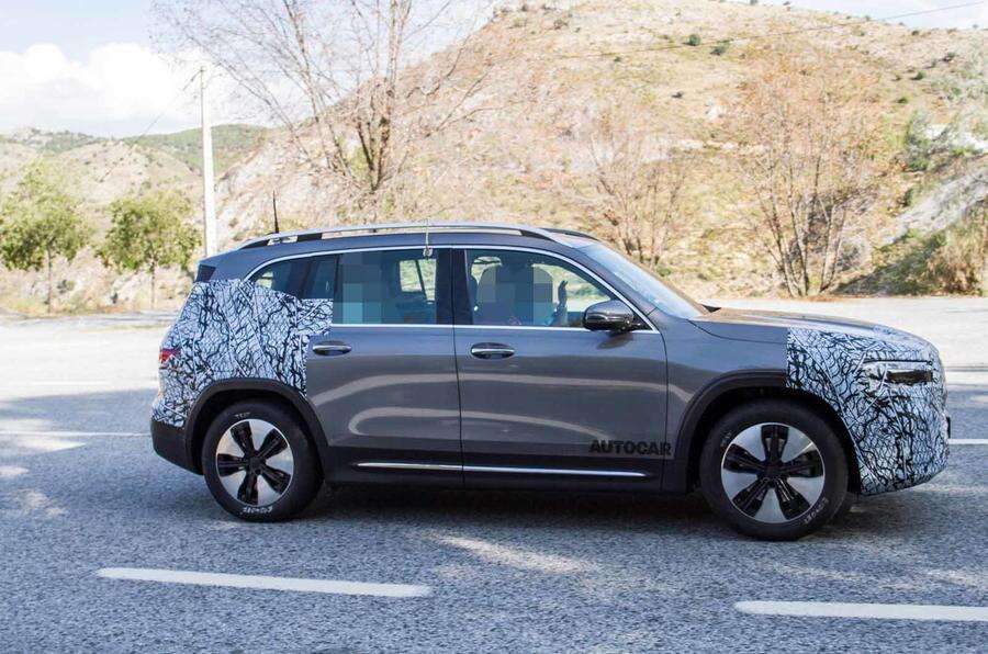 Elektryczny kompaktowy SUV EQB Mercedes-Benz trafił na drogi