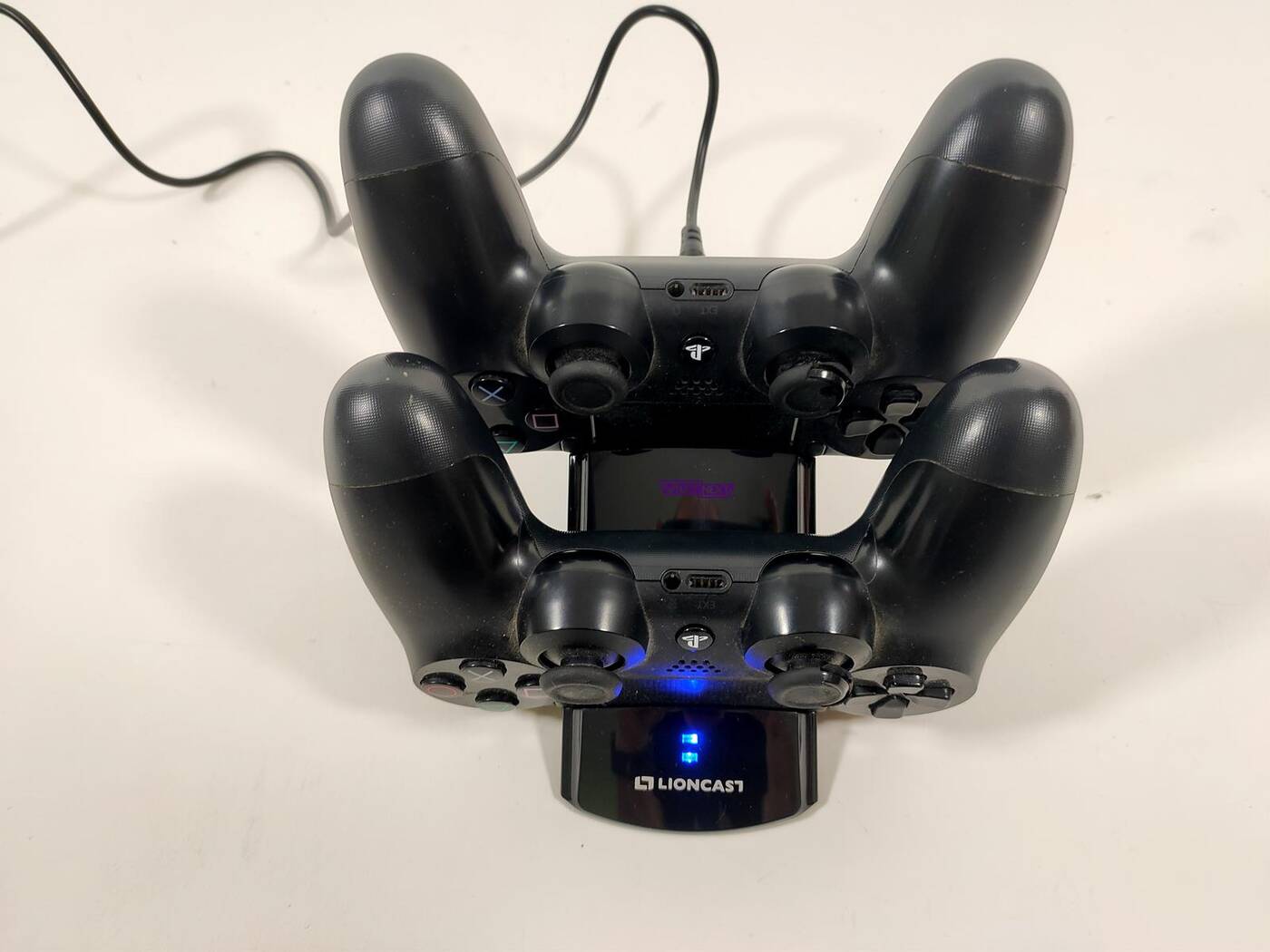 Test stacji ładującej dla padów PS4 Lioncast LC20