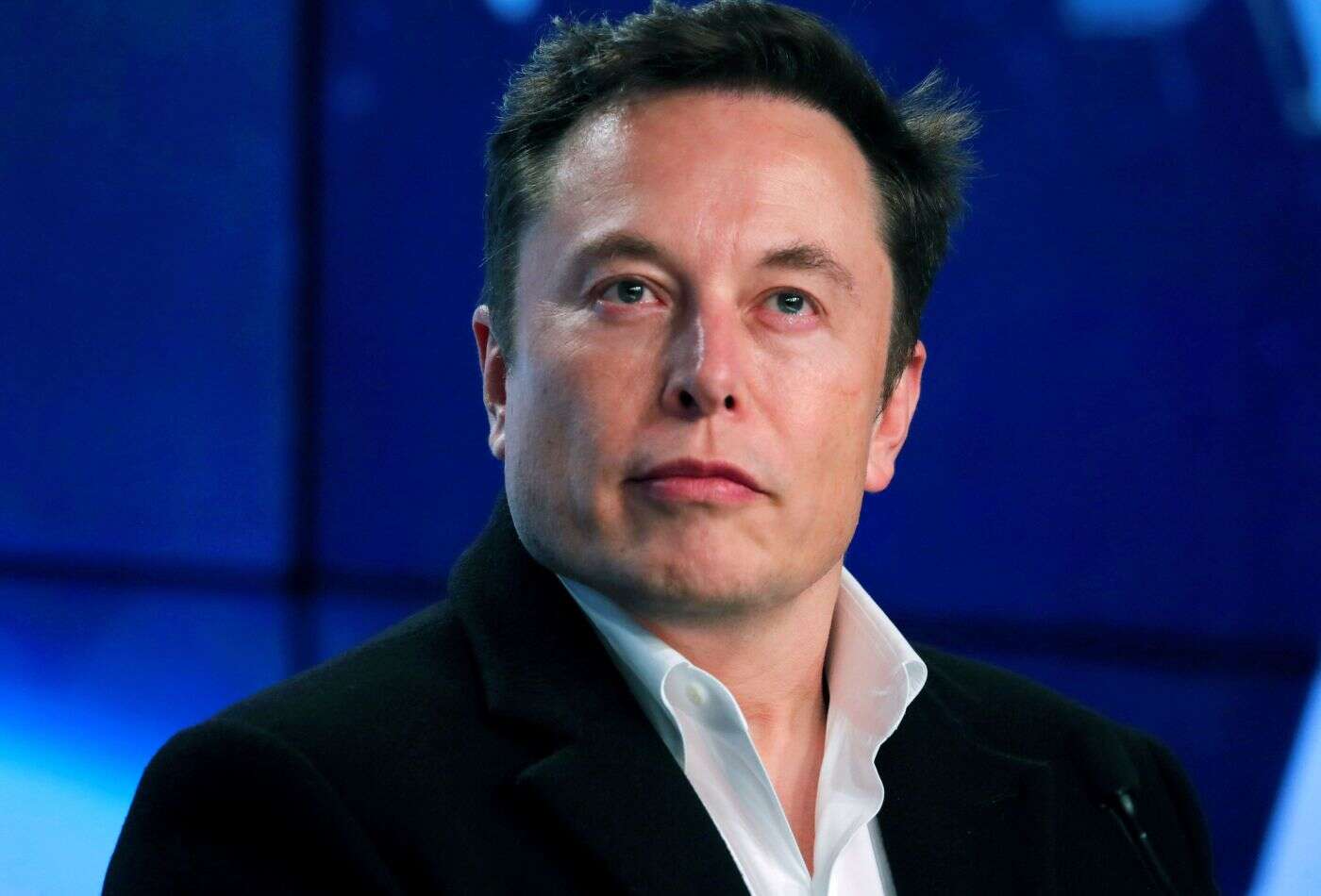 Elon Musk regularnie niszczy swoje smartfony