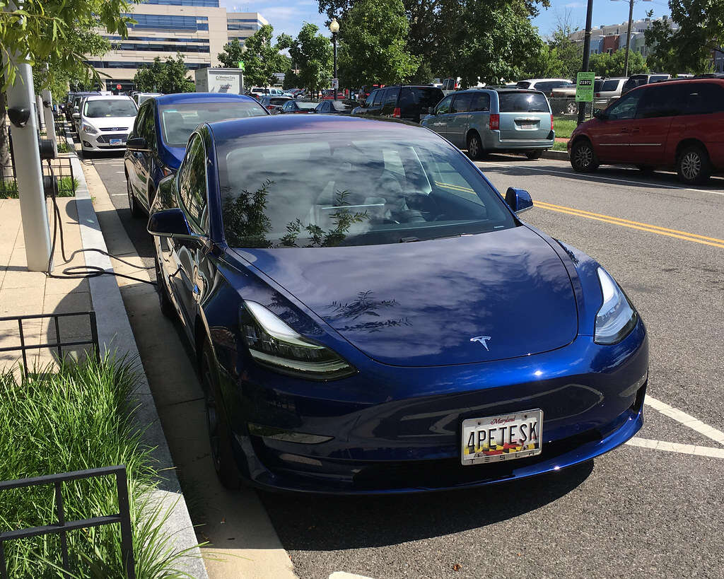 Dlaczego cena Tesla Model 3 ostatnio wzrosła?