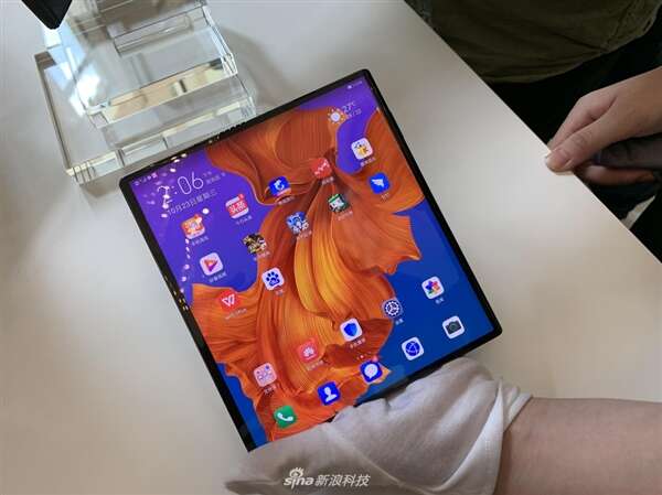 Dlaczego Huawei Mate X złapał tak duże opóźnienie?