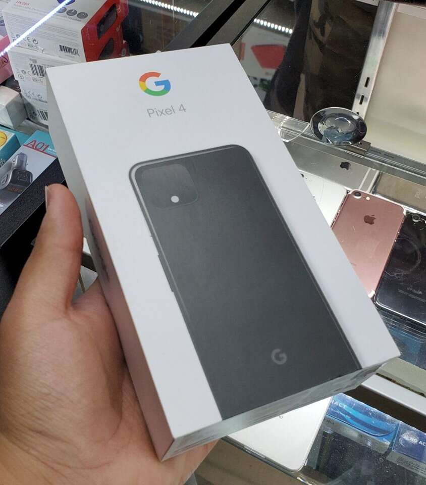 Google Pixel 4, zdjęcia Google Pixel 4, pudełko Google Pixel 4, ładowarka Google Pixel 4