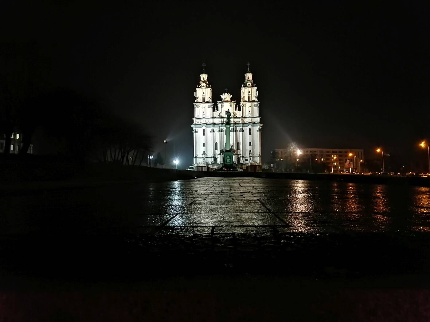 Huawei P Smart Pro urzeka wyglądem i kusi ceną