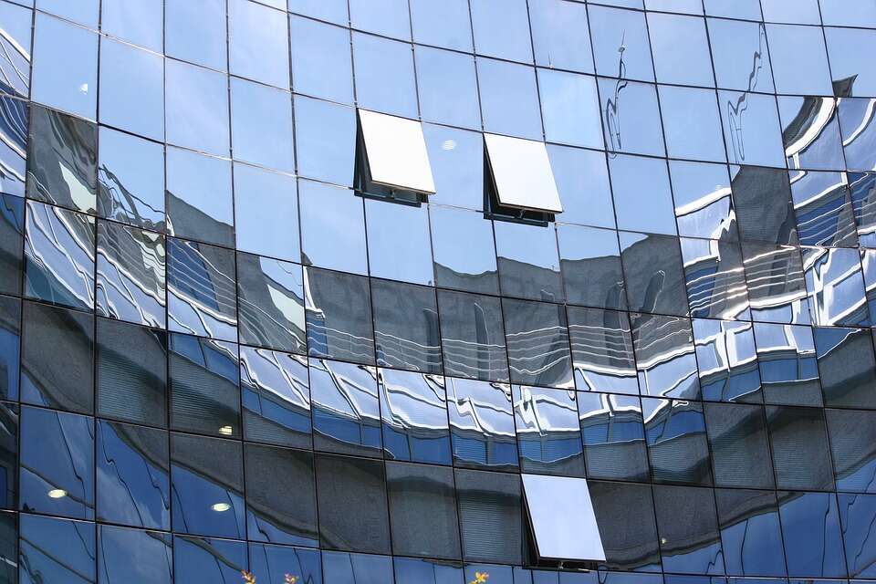 panele słoneczne, przezroczyste panele fotowoltaiczne, panele fotowoltaiczne, przezroczystość paneli